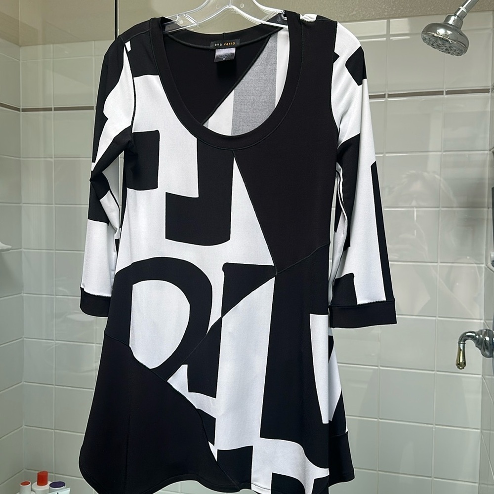 Eva Varro tunic. 3/4 sleeves.